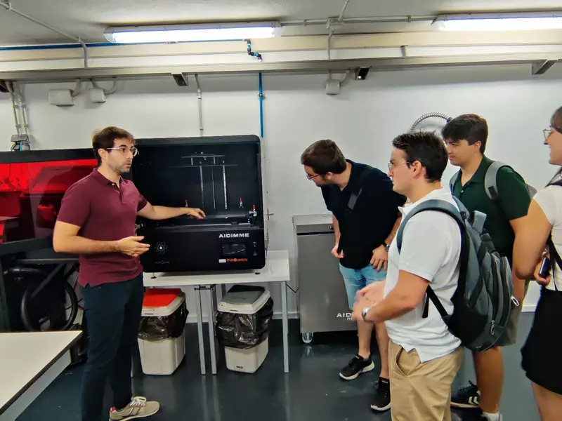 Socios de Multitec visitando el laboratorio de fabricación aditiva de FEMPA